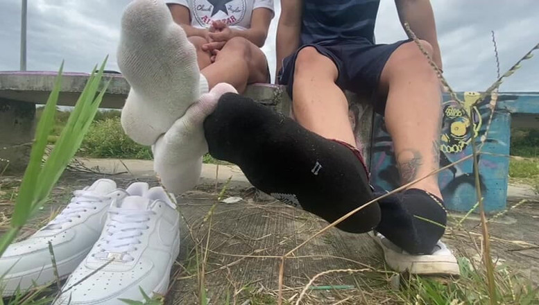 Mr Feet Colombia: Teman-teman Di Kolombia Pergi Merokok Saat Melepas Sepatu Mereka Sehingga...