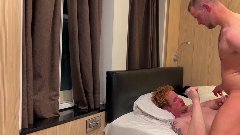 Christian Hunter: Cerda Con Dedos En La Polla Chupando Culo Con Enormes...