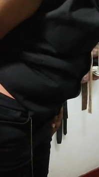 Club-MILf macht sich bereit, ihr kleid zu machen