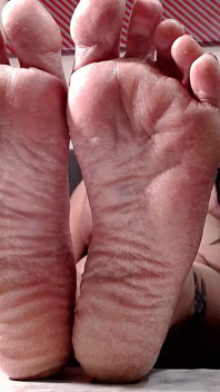 Mature Very Worn Wrinkled Soles Flakey Creases Thick