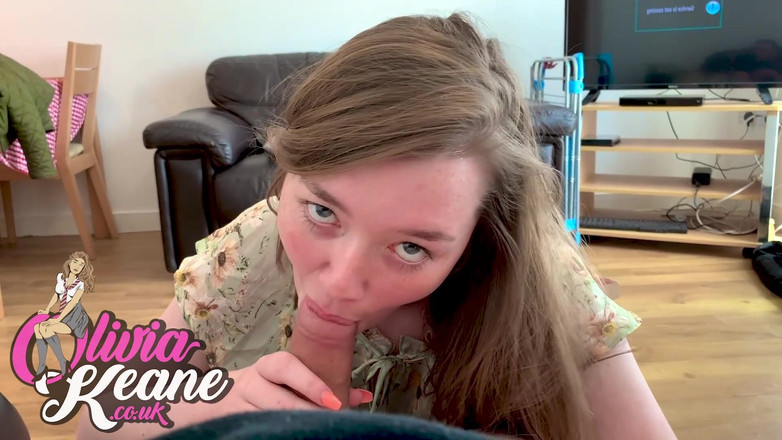 Olivia Keane: Молода дівчина Олівія Кін показує, як вона зраджувала тобі