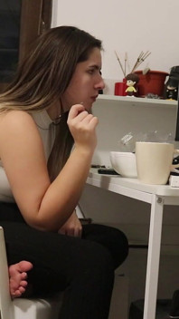 Prdění při jídle v mém stole