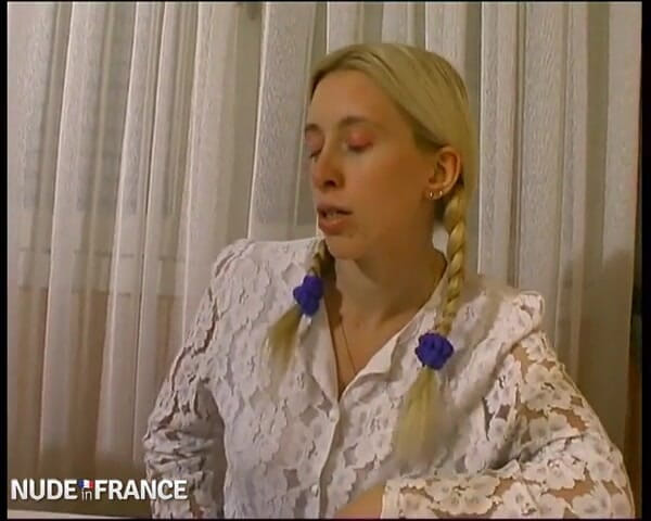 La France a Poil: This student blonde would like to get into porn instead...