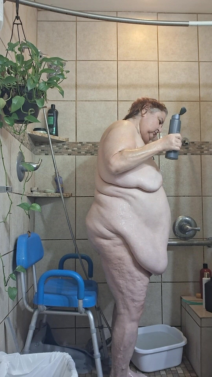 BBW nurse Vicki adventures with friends: A Enfermeira Vicki Está Suada E Tem Que Fazer Xixi!!