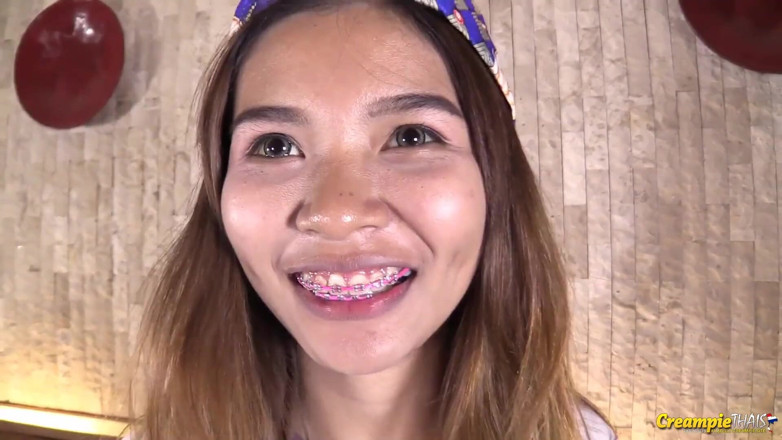 Creampie Thais: Kittikorn de 18 años, primera vez, video de sexo con preñada