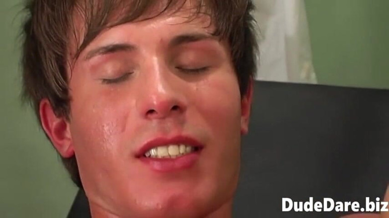 DudeDare: doktar ne apne ophis men marij ki gand dhvast kar...