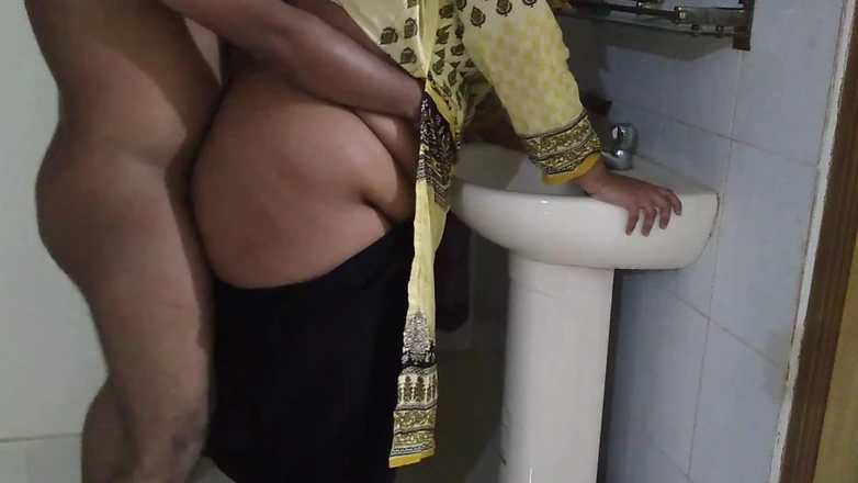 Aria Mia: Gujrati Big Ass Desi Housewife Fucked Anal Two Times in...