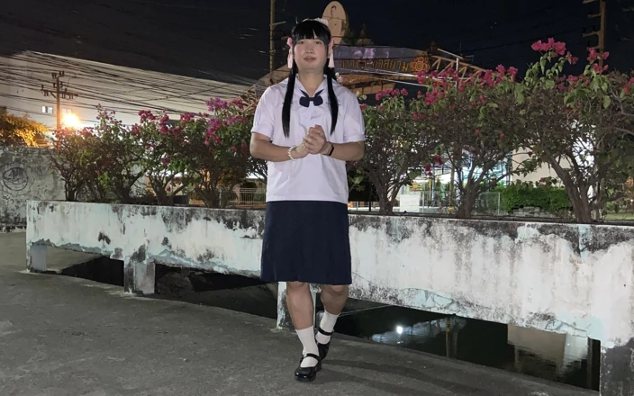 Fampfy Nana: 路上的单人表演是一个学生