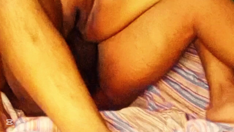 Sofixxx: もし夫にここで見つかったら、まずいことになるよ。