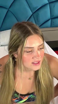 女同性恋爱好者在她们的菊花里放栓剂