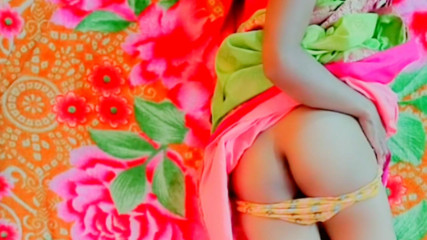 Urvy_99: urvi bhaabhi dopahar ke samay parosi ke lie apne bedroom...