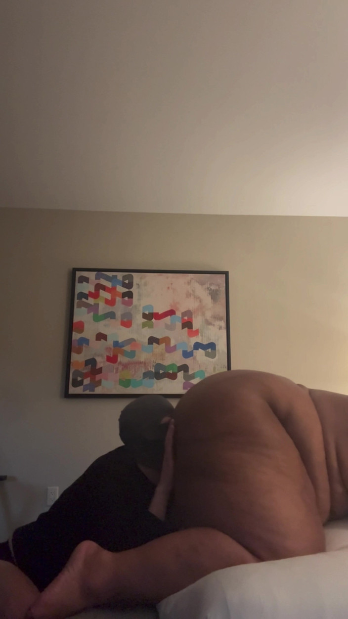 Fat Chub Booty: İtaatkar beyaz oğlanı kullanıyor!