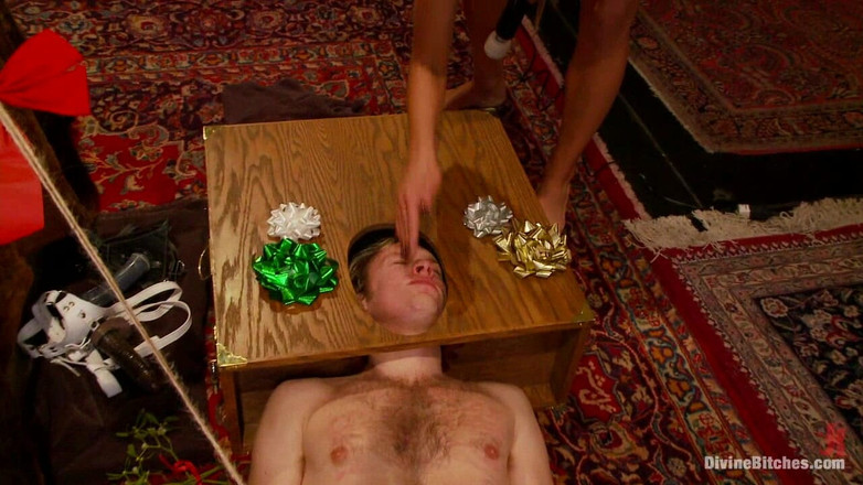 Divine Bitches by Kink: Una vacanza divina dal vivo!