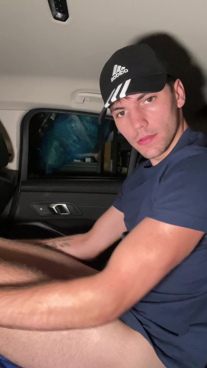 boyzxy212_2: În mașină s-a deschis tânărul meu băiat păsărică cu dildo...