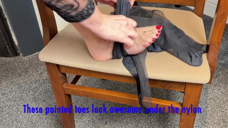 Aunty Sandra vintage girdle queen: Vgq23 Ciocia Sandra Zakłada Klasyczne Pończochy Z Szwami