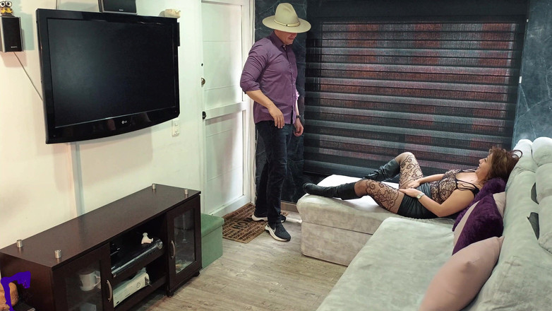 AlinaVelvet: Azgın Latin Ateşli Evli Kadın Aldatan Döllemeyi Itiraf Ediyor, Kocası...