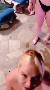Des Voyeurs Du Bord De La Piscine Se Sont Transformés En Camarades De Jeu - Notre Surprise De Vacances La Plus Mouillée!