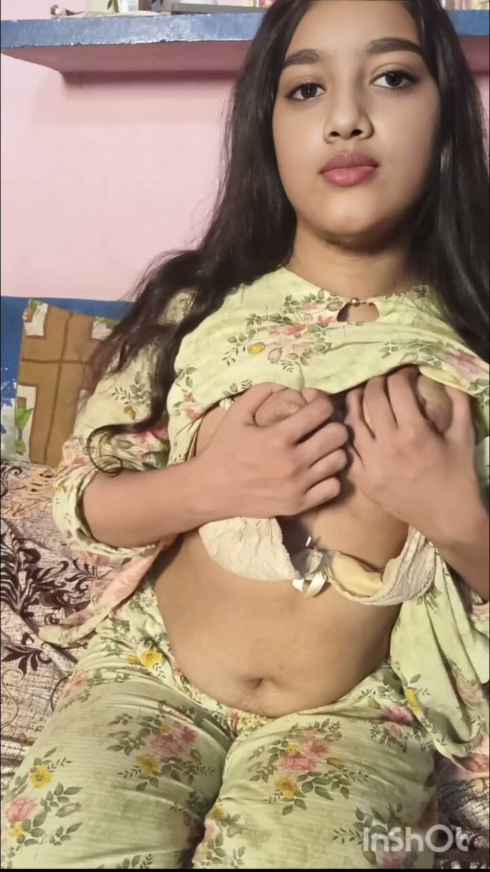 Naughty_Sana: Saali si gadis hot india lagi asik fingering dan masturbasi...