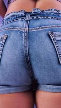 36- meu short jeans na minha bunda redonda vai deixá-lo louco!