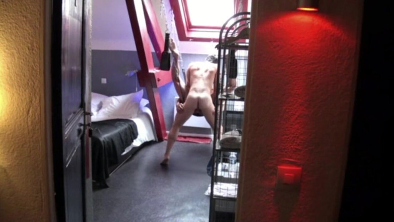 STRAIGHT BOY CURIOUS: Un băiat heterosexual a futut-o pe Stephane