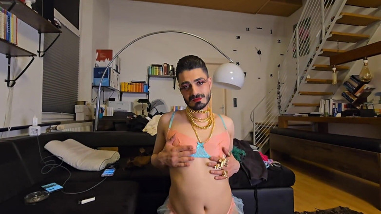 Daddy Femboy: Maminsynek dziwka