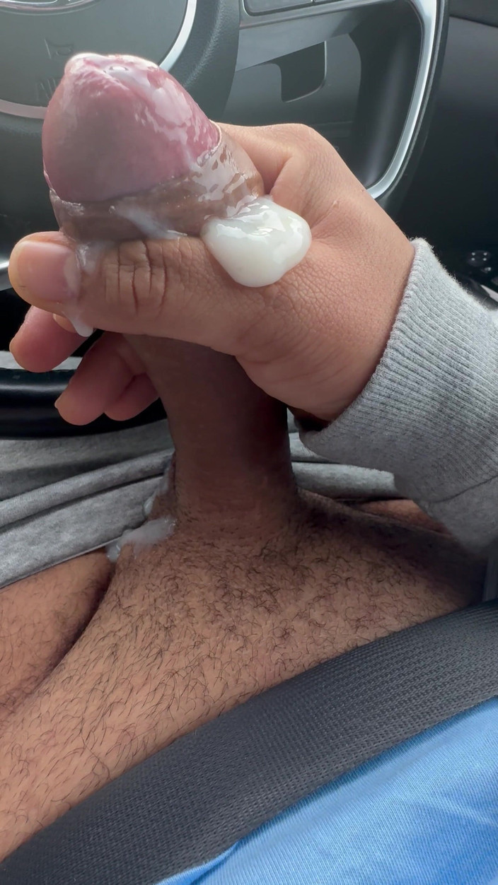 Hot dick in your ass: Șofer excitat, oprește-te pentru a-i arăta fântâna de spermă