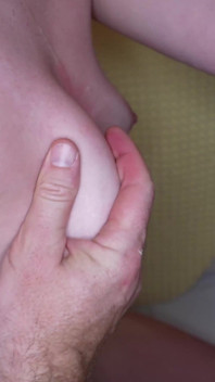 Willekeurige grote zwarte lul spuugt in de mond van mijn jonge vrouw terwijl ze ruw neukt en klaarkomt in haar poesje - Touchmywife
