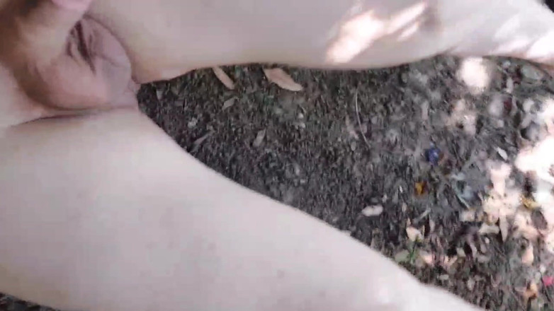 Kitty_Cross: Krásná Femboy si pomalu hraje s vlasy při škádlení