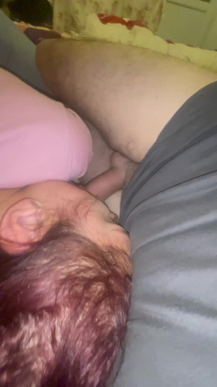 Ionut899: Ojczym budzi mnie tylko z kutasem w ustach i cipką