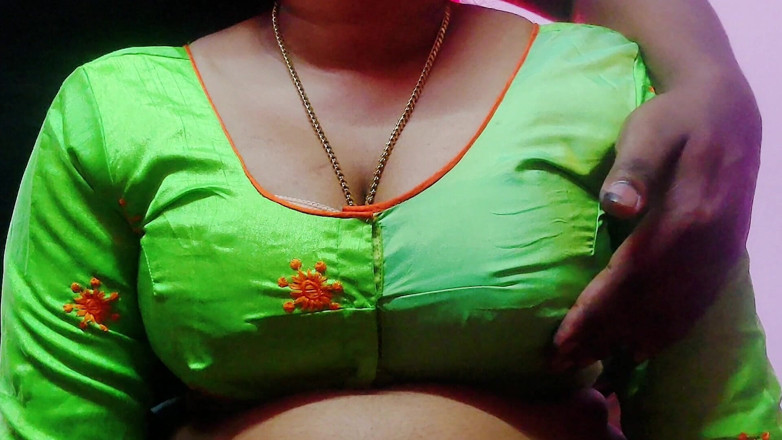 Desi Mohini: Studentessa indiana con grandi tette nuovo video di sesso