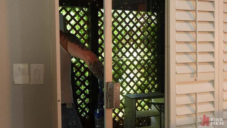 Taken rough: 読むものには気をつけろ:ジョニー・フォードがブロック・ナイルズの悪魔をぶちのめす