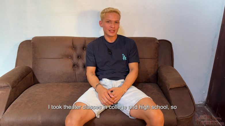 Latin Twinks: Gilbert Moon Перерывает в John Bleck на кастинге на диване