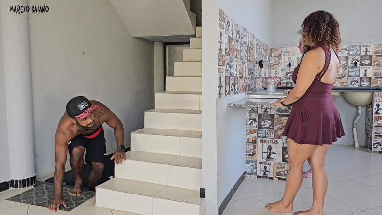MARCIO BAIANO: Minha esposa faz a limpeza e nem me nota fodendo...