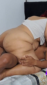 MILF podvádí svého manžela s jeho nevlastním synem