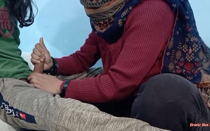 Netu: Hintli kadın çok iyi bir elle muamele ile devar'a mastürbasyon yapıyor