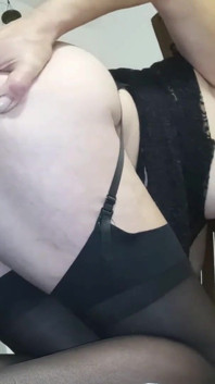 Mon beau-fils a découvert que j’étais une pute et m’a baisé le cul et la chatte comme une salope avec creampie