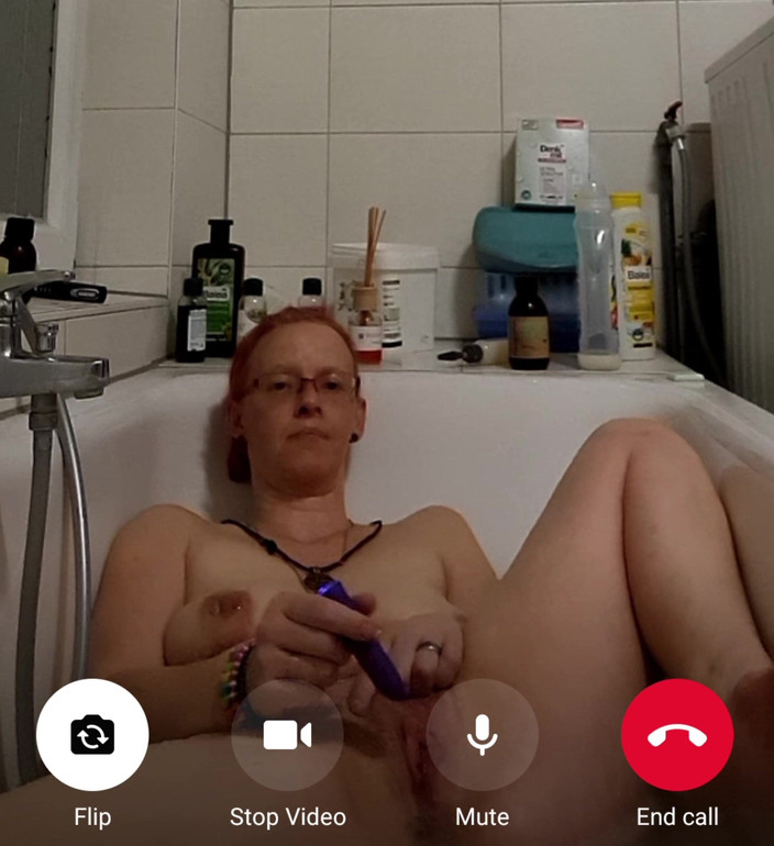 KittieNoOne: kittienoone在浴缸里做爱 第一人称视角