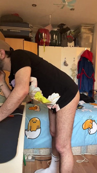 Estoy desnudo y en mi habitación para que me espien