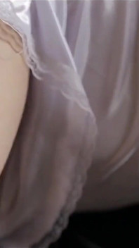 Tobrut girl colmek lagi pakai gaun seksi satin
