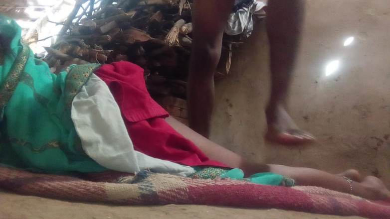 Premi pooja: Pantat bahenol tante seksi india dientot habis-habisan sama pria tua...