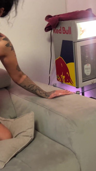 Татуйовані мамки в збоченому тріо з одним щасливчиком