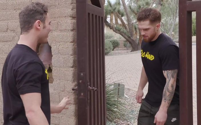 Gay Hoopla: Price hogan ve rico vega sikişiyor ve çift başlı bir dildo...