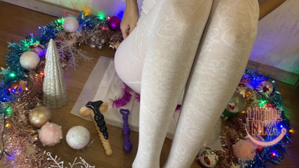 Little Nika: Awek celah melancap pada Krismas (penuh)