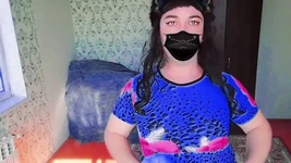 Màu xanh lá cây mini nóng bỏng váy sissy shemale crossdresser đồng tính chàng trai đĩ lady boy trắng mông to tôn sùng chân