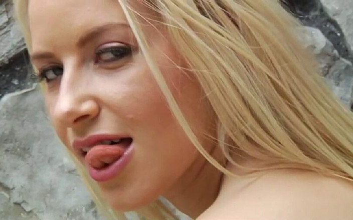 Magmafilm: 완벽한 몸매를 가진 아름다운 금발 MILF