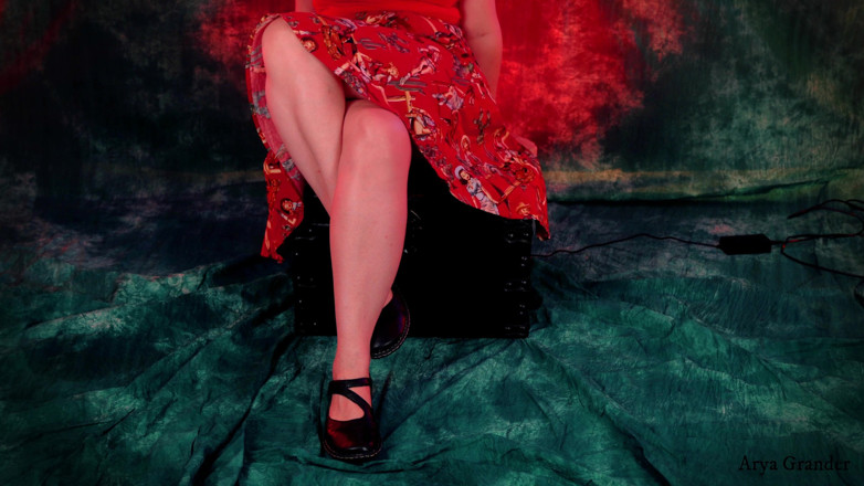 Arya Grander: Double crossed twisted legs just sitting video