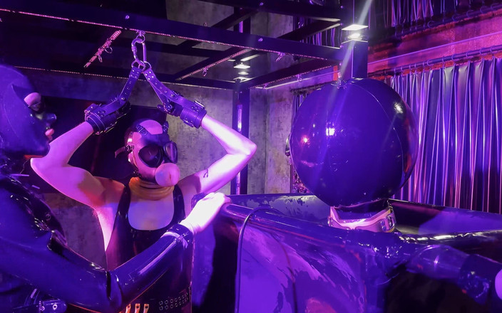 Rubber pervs: Gummi im Vakuumturm mit Ava Fetishart und Perverser