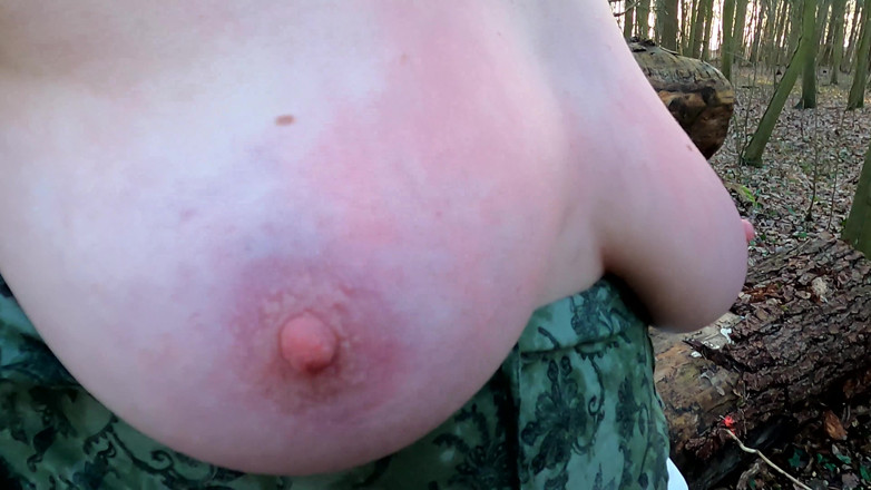Bouncy Tits Action: Giù con la camicetta, voglio colpire le tette