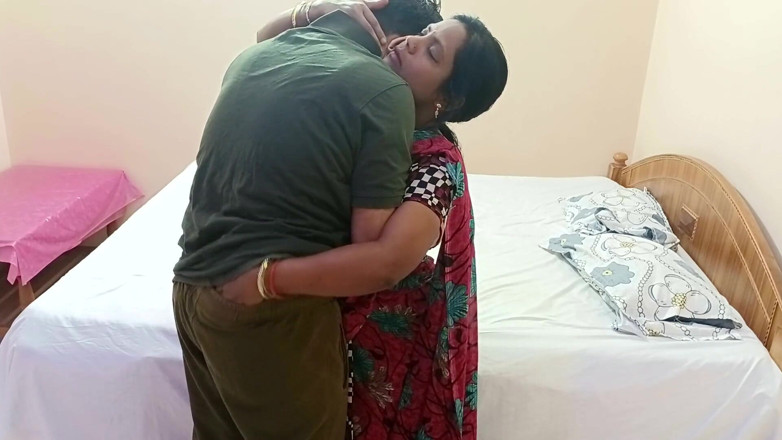 Popmini: Cute and Hot Neighbour Married Seema Bhabhi Very Horny Fuck