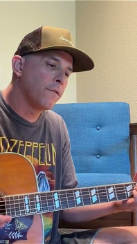 Duke Silver canta mundo loco es una canción bastante triste porque vive en un mundo muy triste